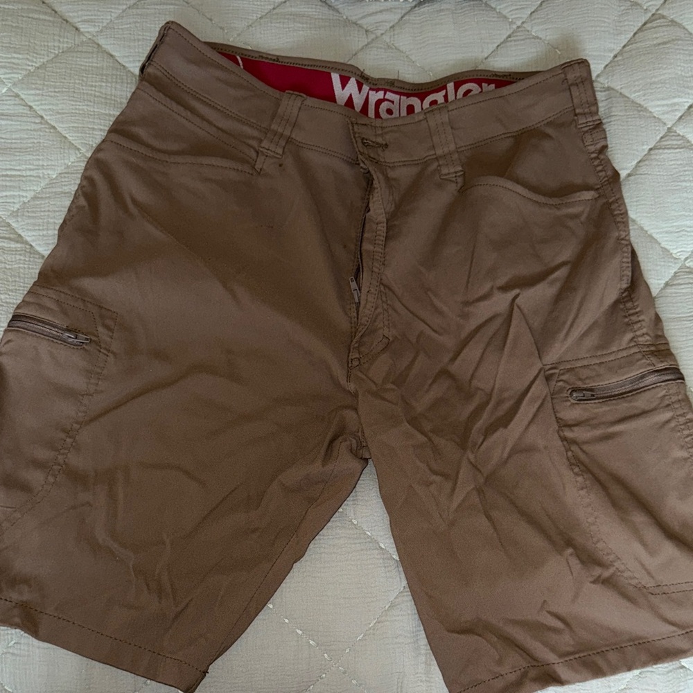 Wrangler Men's Tan Cargo Shorts